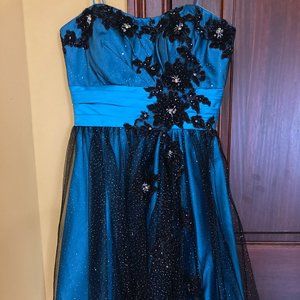 Gorgeous blue dress with floral details